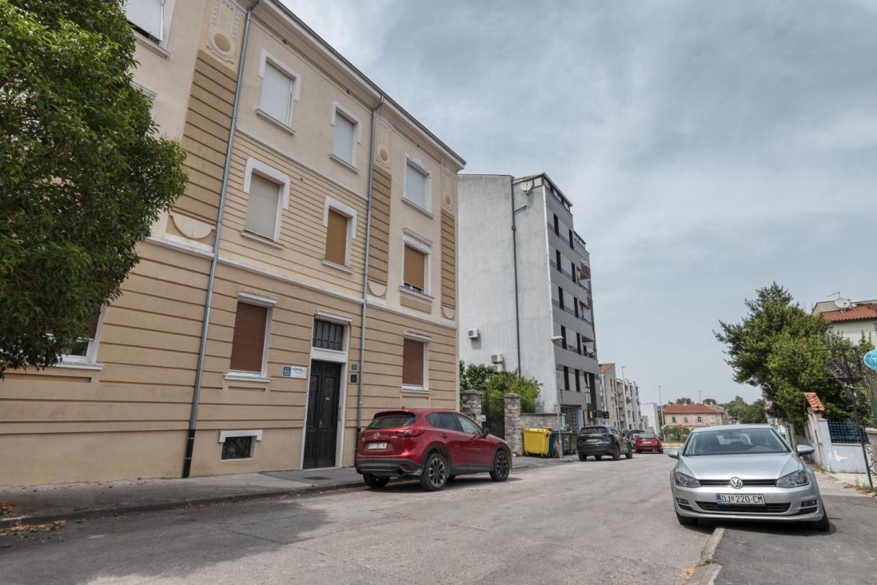 Apartment Light In Pula Exterior foto